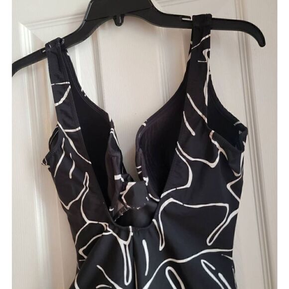 Miraclesuit One-Piece Swimsuit 14 - Picture 5 of 10